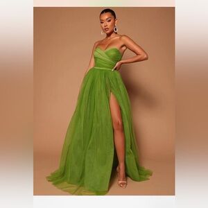 SOLD ‼️ Fashion Nova Tulle Dress